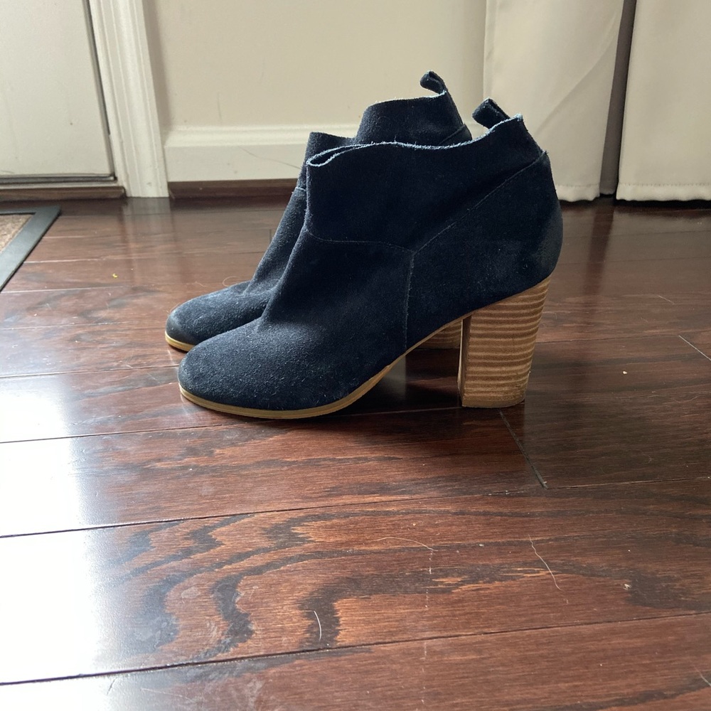 Crown vintage ankle booties